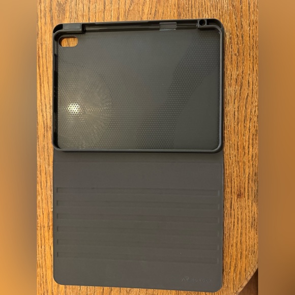 iPad 10.2” Padffolio case with Pen Holder - Picture 3 of 5
